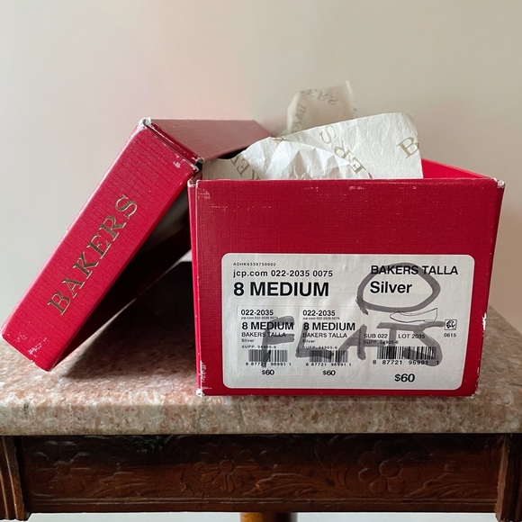 Bakers Silver Pointed Toe Flats w/ Sparkle Rhinestones Size 8 M - Picture 12 of 12